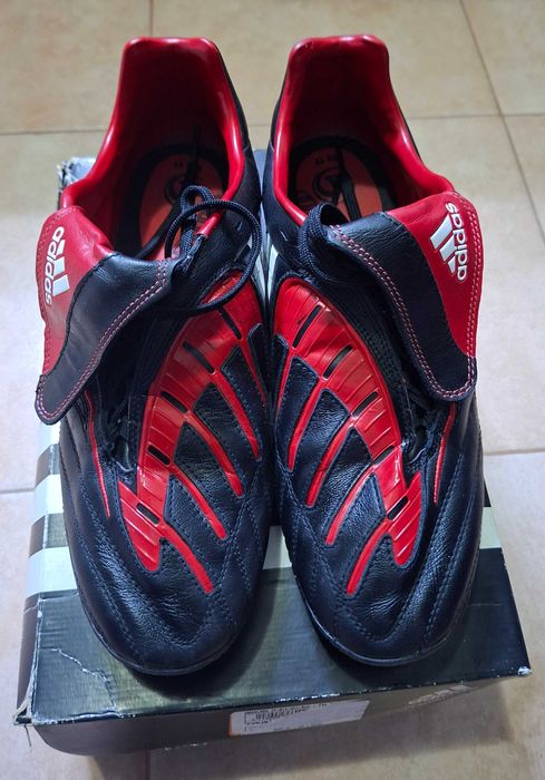 vand Adidas pentru teren sintetic sau pentru sala ca si noi in cutie marime 44