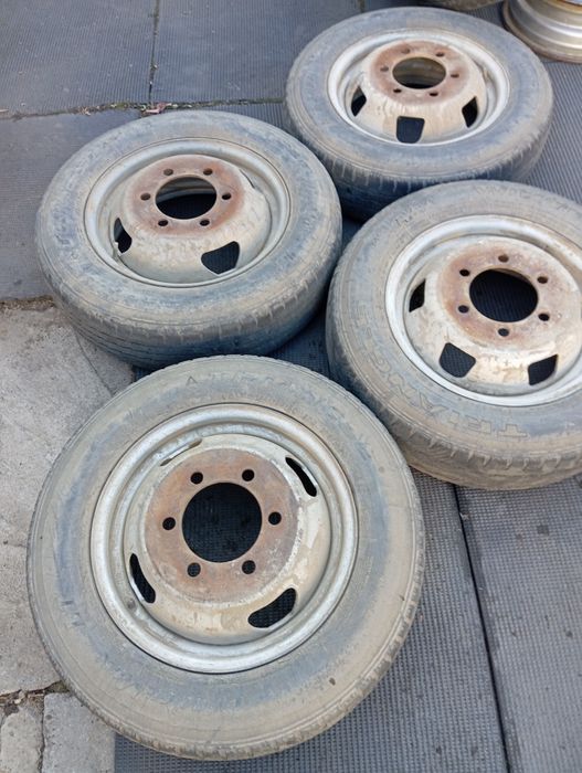 Продам резину с дисками б/у на Газель