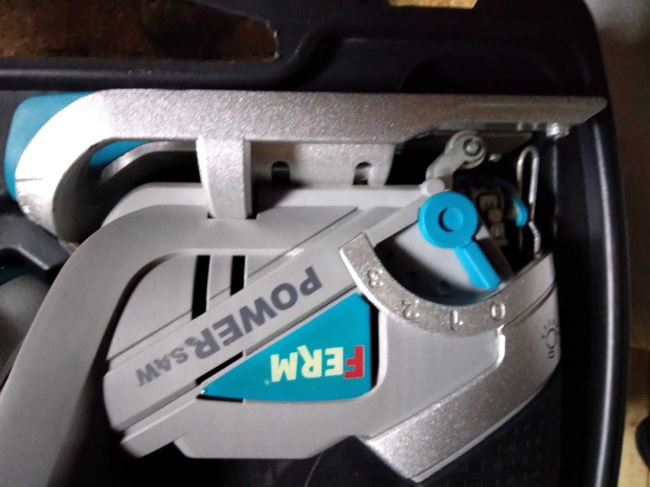 Fierastrau Pendular Ferm cu Acumulatori