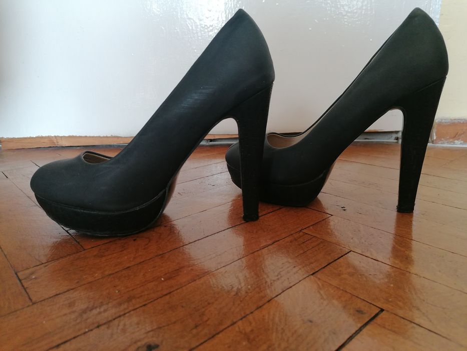 Дамски обувки на висок ток