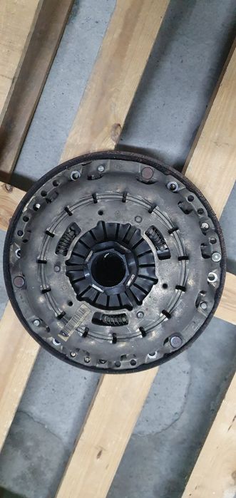 Kit ambreiaj cu volanta BMW F10 F11 Manual 184 cai 2000Diesel