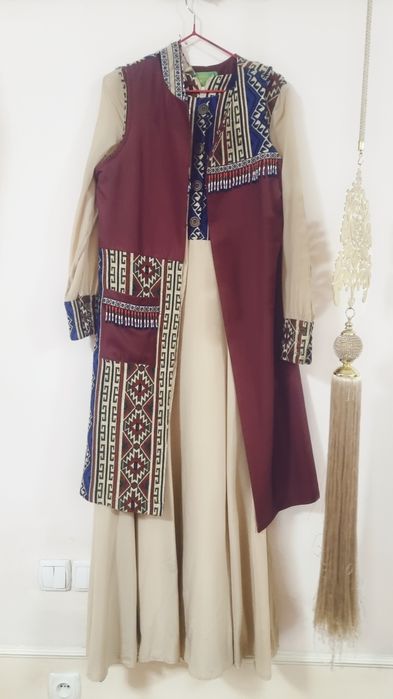 Dvoyka judayam chiroyli koylak va ustidan ajoyib kardigan