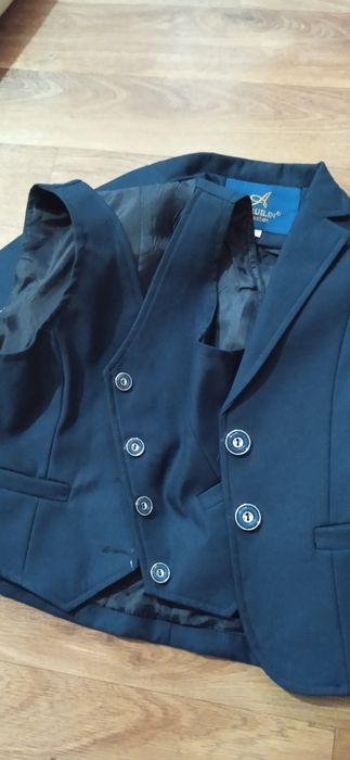 Продам новый школьный костюм на девочку