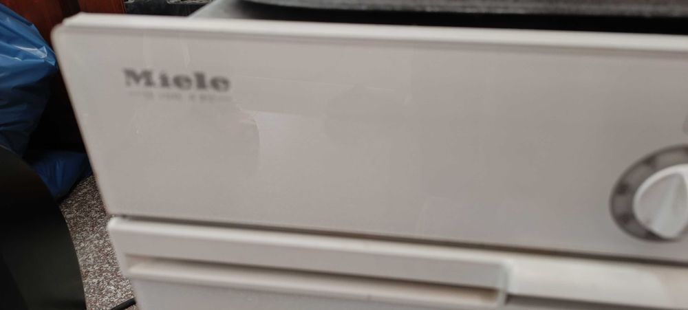 Фурна за вграждане Miele с керамичен котлон за вграждане