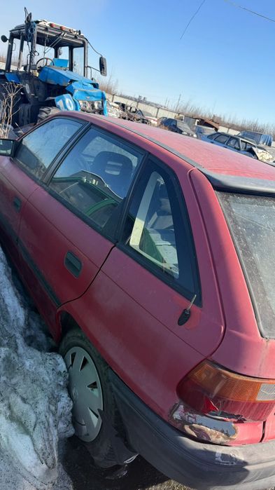 Продам Опель астра машина много лет стоит на штраф стоянке