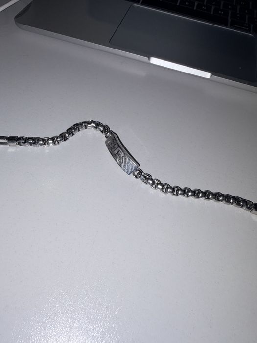 Сребърна гривна GUESS
