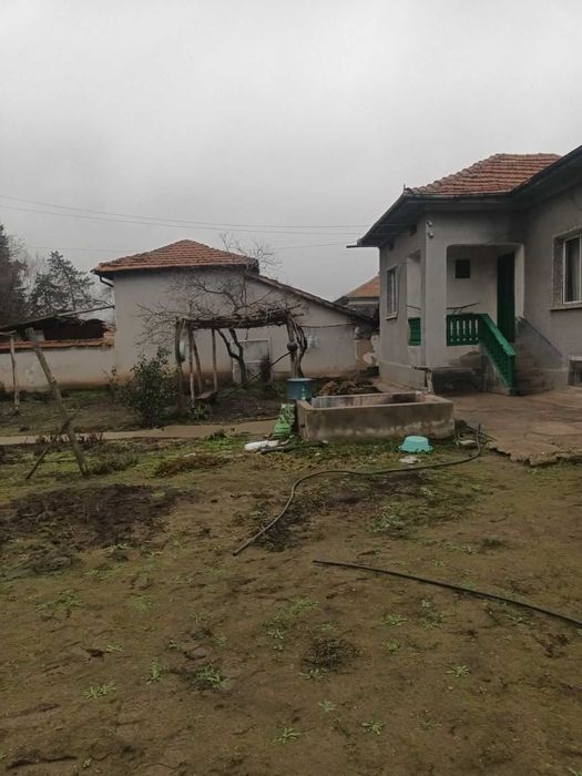 Къща с голям двор с.Одърне