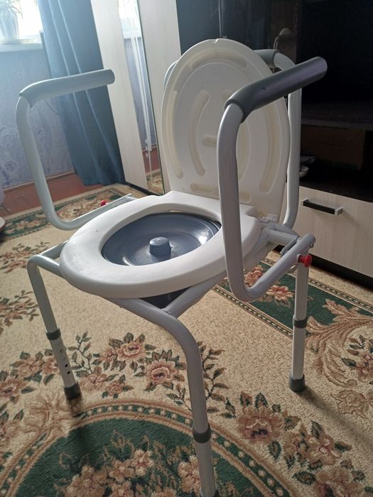 Продам кресло-туалет