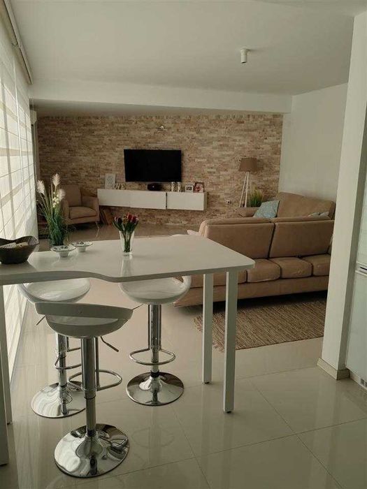 Дава се под наем Двустаен апартамент в Бургас, Славейков - 60 кв.м за 244.8 € - Снимка #1