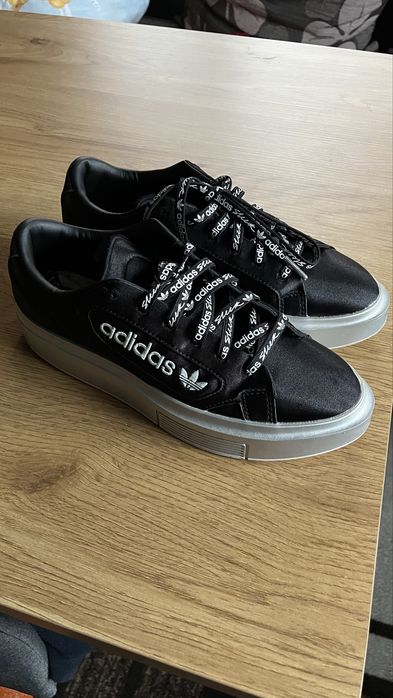 Дамски кецове Adidas Sleek