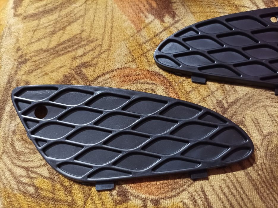 Решетка/капак  предна броня Мерцедес w211