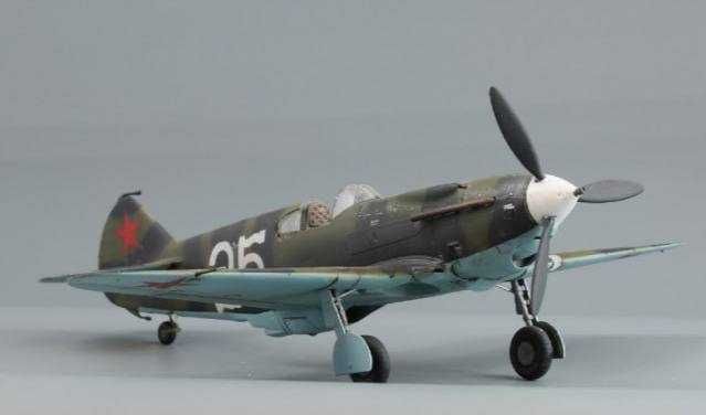 Сборная модель самолета ЛаГГ-3 (Моделист, 1/48