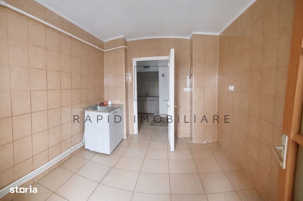 Apartament 3 Camere - Decomandat - Etaj 2/4 - Micro 21