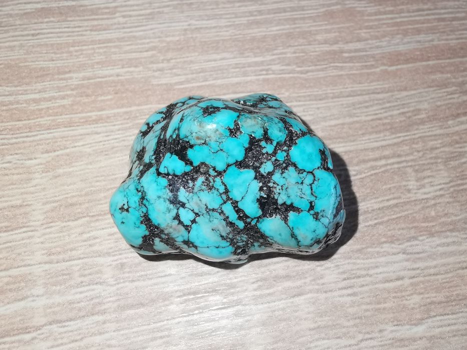 Тюркоаз Калцит Апатит Вкаменено дърво Кварц Борнит Пирит Ахат Кристали