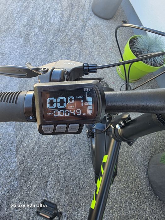Vând bicicletă electrică roti pe 20
