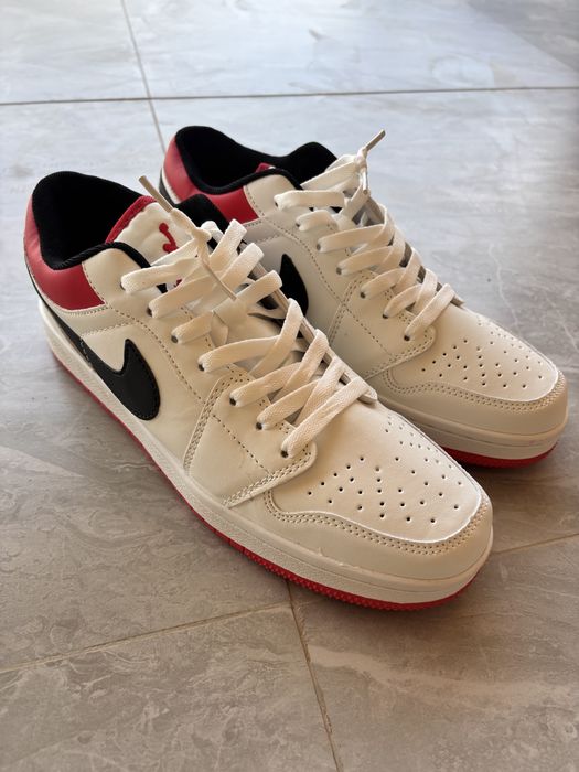 Белые кроссовки Nike Jordan 1