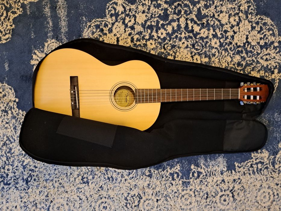 Chitară clasică Fender model ESC105
