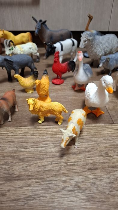 Игрушки животные дикие и домашние.