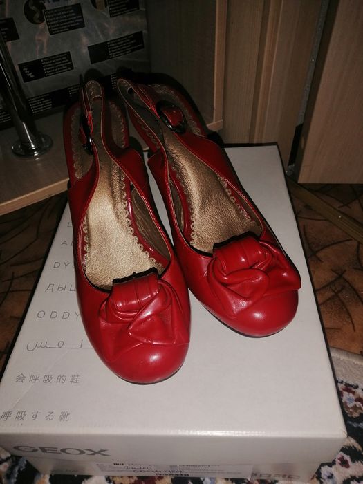 Оболденные босоножки даром