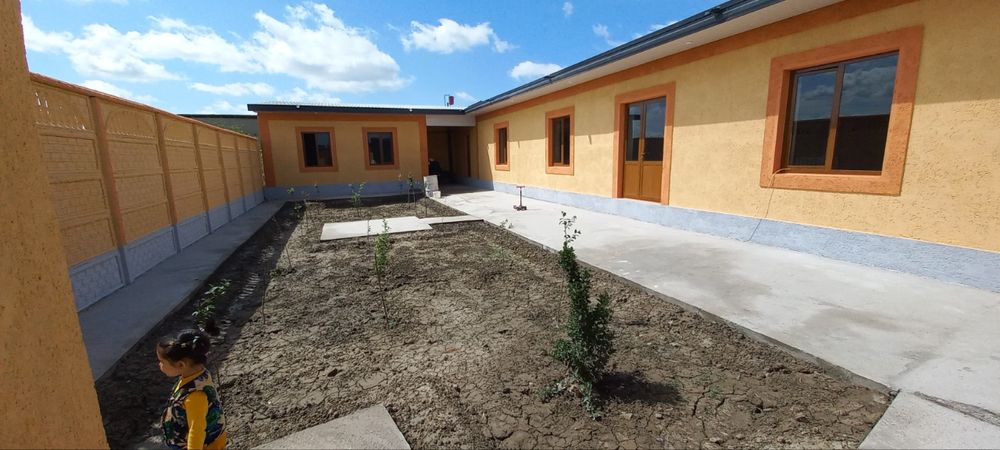 2 хужалик ховли срочно сотилади.