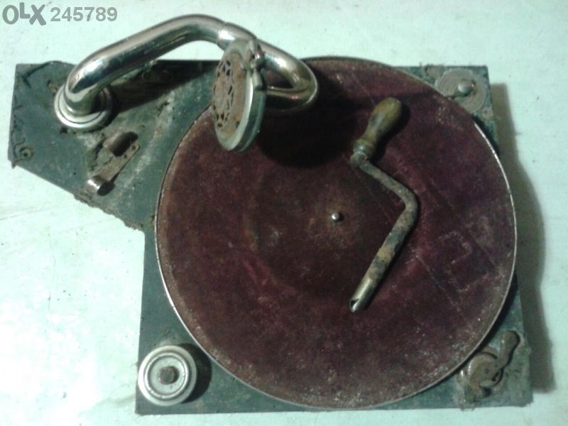 Стар грамофон с манивела и плоча БАЛКАНЪ