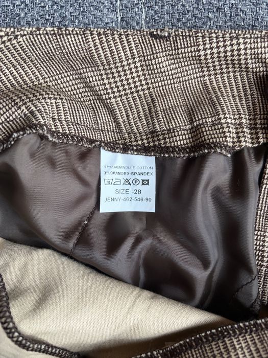 Pantaloni femei croiala skinny evazati