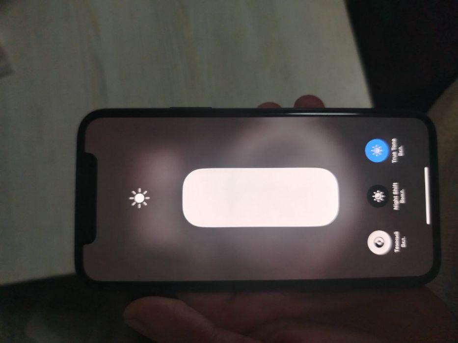 Iphone 11 pro 64gb 82% yomkst hamma joyi radnoy zaryadchik bilan birga