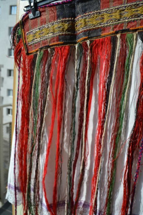Opreg traditional autentic de Banat cu fir metalic drept