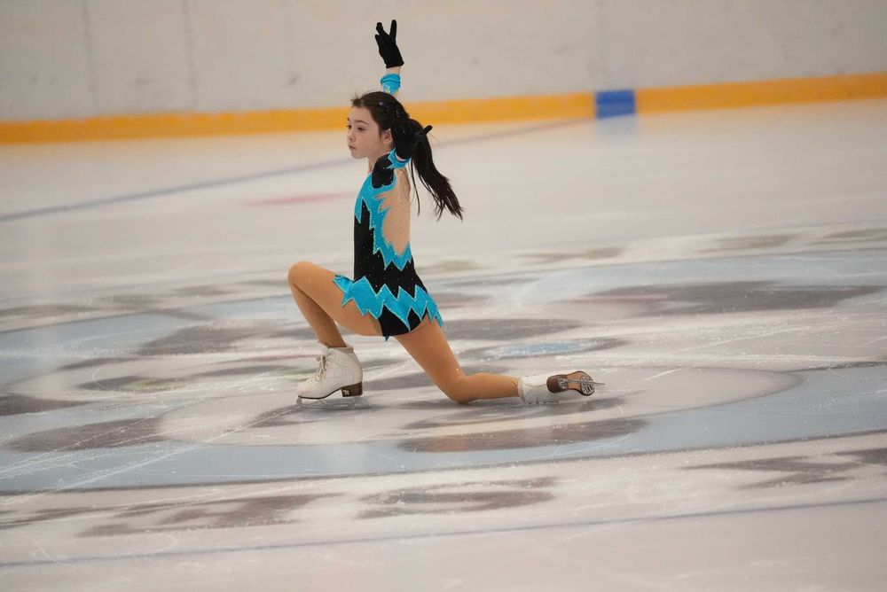 Рокля за фигурно пързаляне