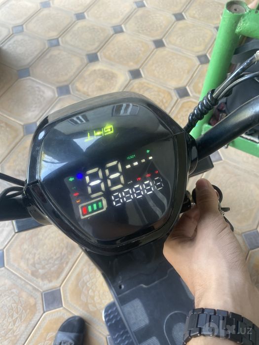 Skuter elektro sotiladi