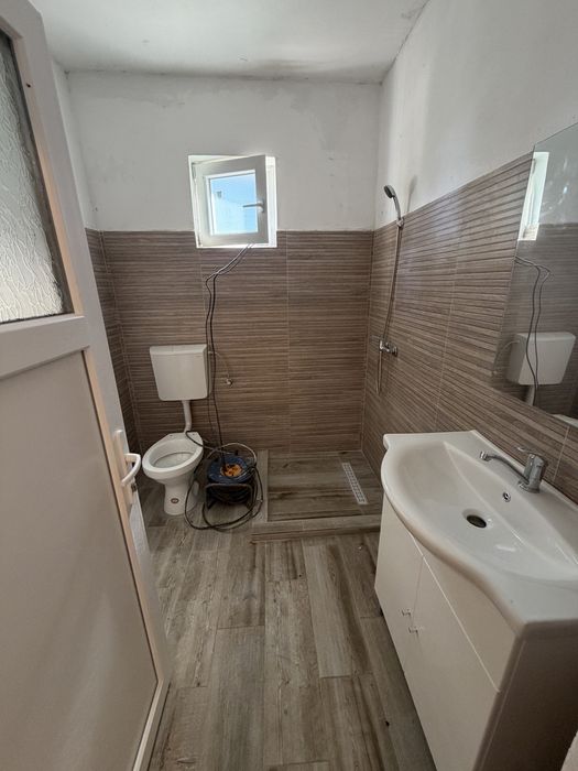 Vand casa cu teren
