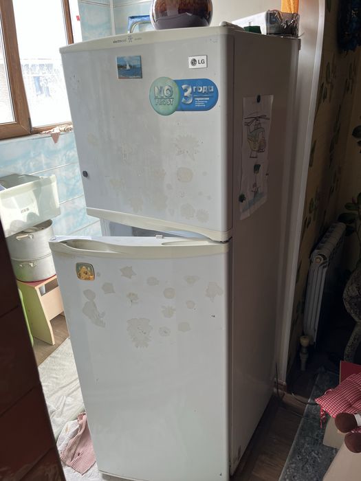 Продам Холодильник двух камерный