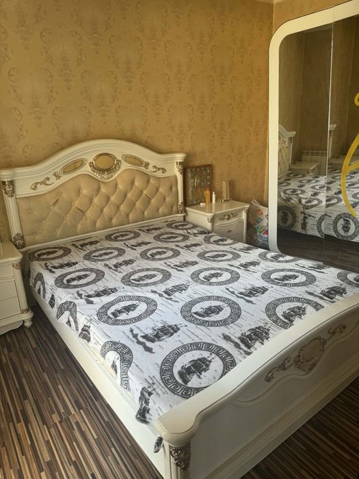 Casa la curte de vanzare