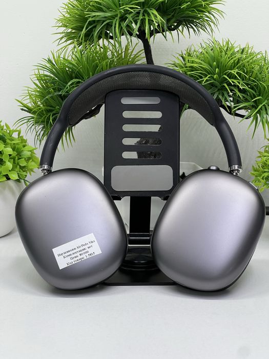 Науш никии AirPods Max.