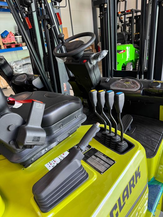 Stivuitor NOU CLARK GTS25 2,5t Diesel GPL Garantie 5 ani din STOC