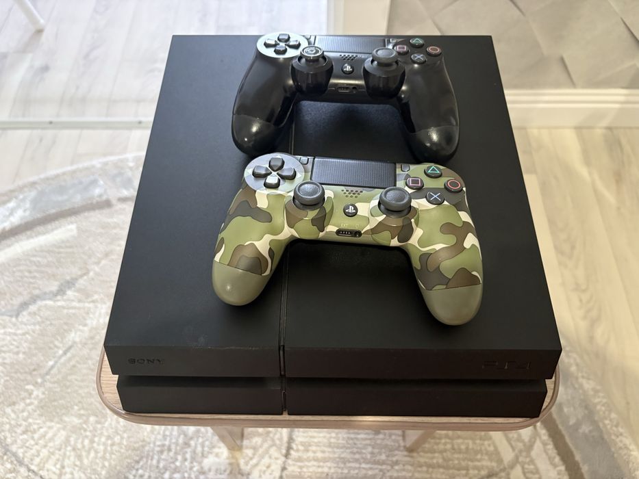 Продам sony playstation 4