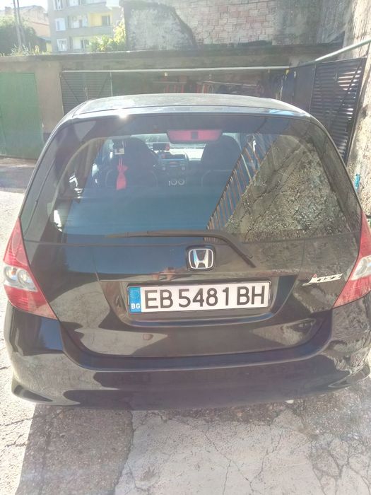 Продавам Хонда джаз 1.2 2007г в състояние за годините си.