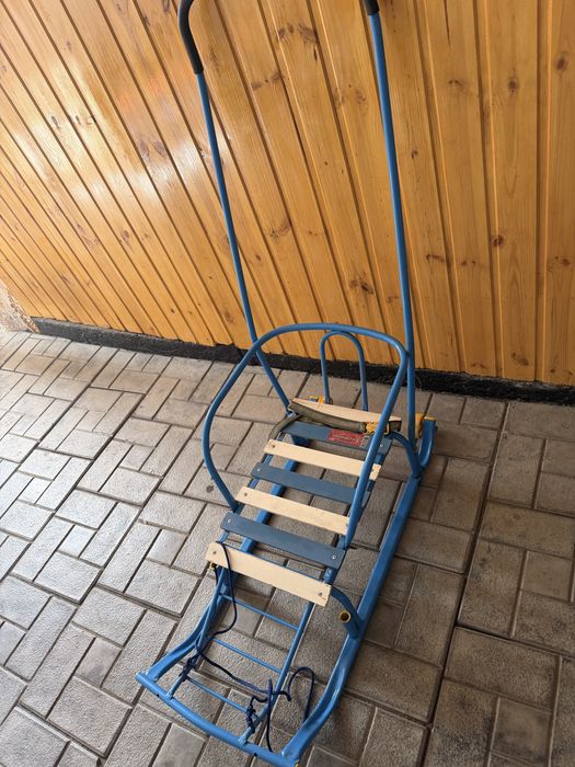 Продам санки с колёсиками. ( универсальные)