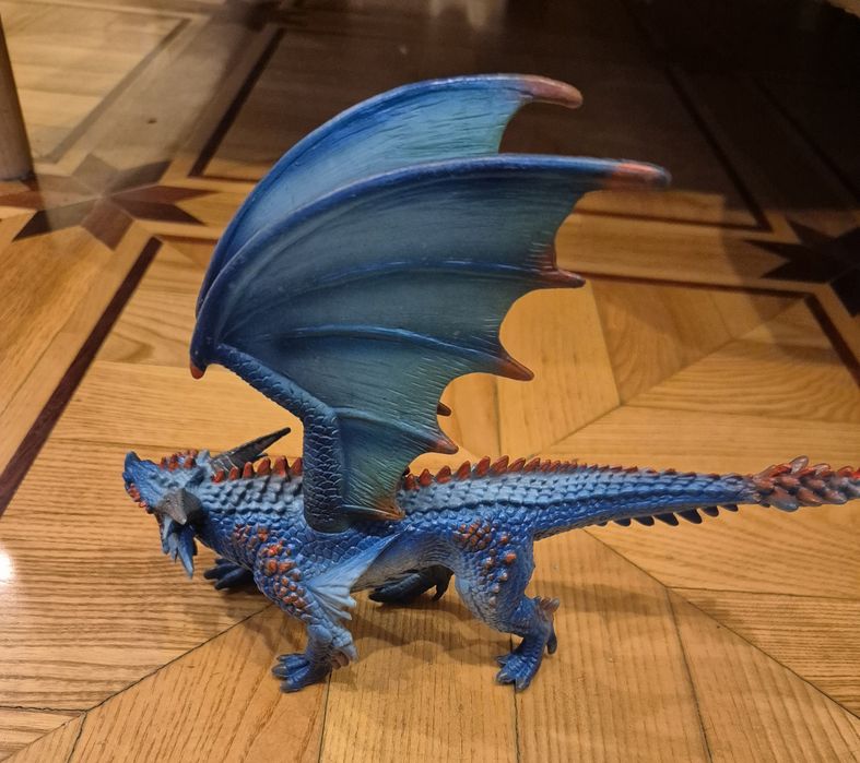 Продам игрушку Дракон б/у