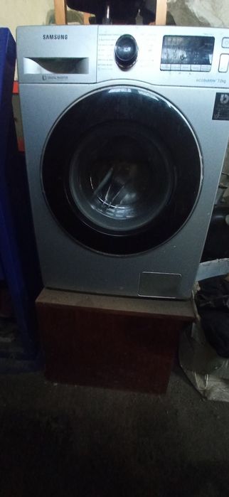 Продам стиральную машину  Самсунг 6 кг.