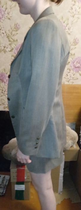 Женский костюм .