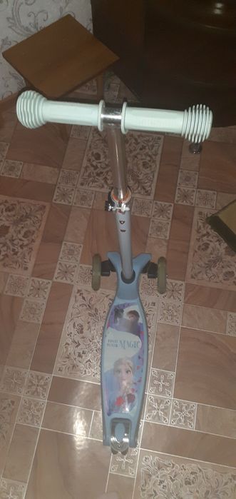 ***Продам самокат и игрушки