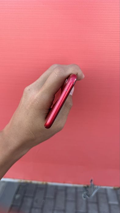 Продаю iPhone SE 2020
