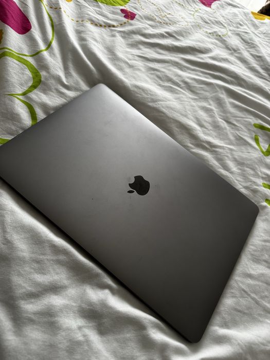 MacBook本体 MacBookpro 2019 2019 Apple MacBook Pro mit 2.3GHz Intel Core i9 Space Grau: Amazon