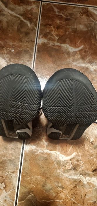 Vând adidași Under Armour mărimea 38 bej .Stare foarte bună.