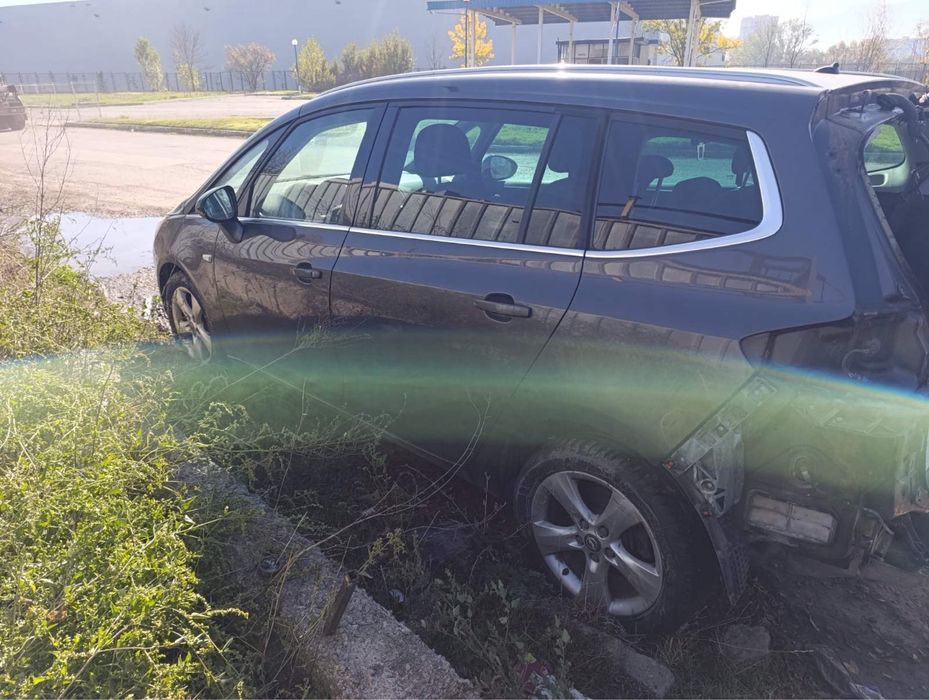 Продавам OPEL ZAFIRA на части 2013г 1.6i turbo 150 к.с