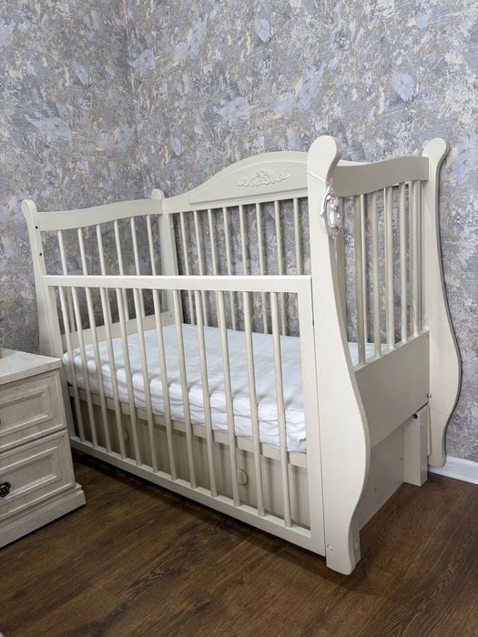 Детская кроватка , манеж