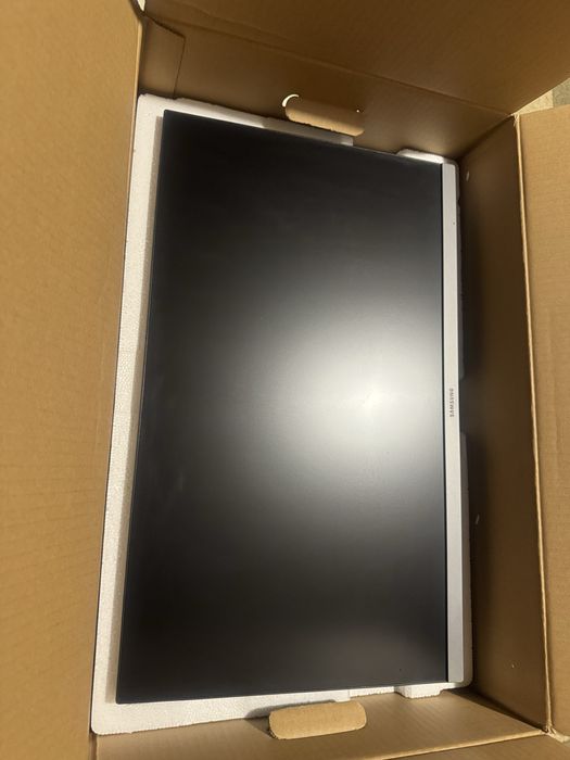 Монитор Samsung