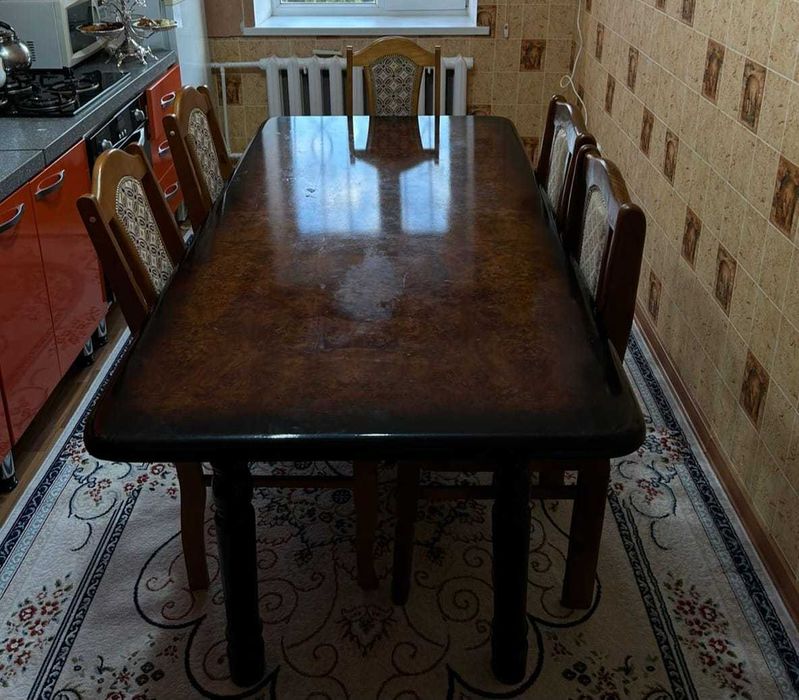 Стол со стульями