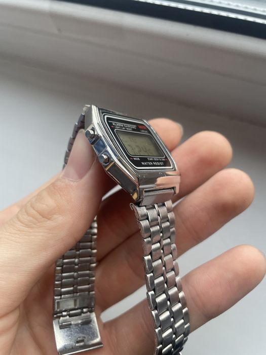 Продам кварцевые часы